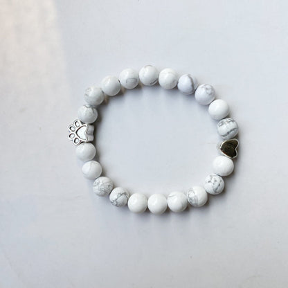 ELARA – Handgefertigtes Naturstein-Armband mit niedlichen Pfoten- und Herzanhängern für einen einzigartigen Look
