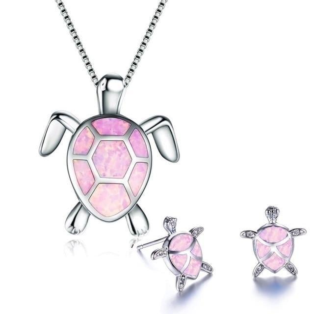 Elegantes NAIAE Set aus Halskette und Ohrringen mit zarter Meeresschildkröte in Silber & Opal für einen stilvollen Look